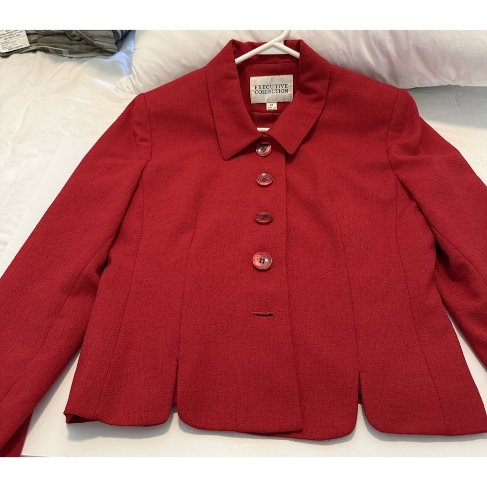 Executive Collection Women's Red Suit Size 6P